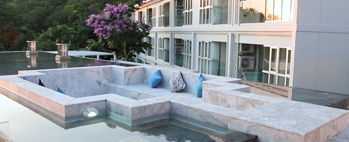 Sunken seating on the pool deck