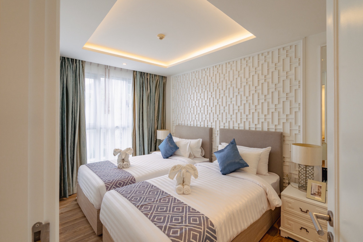 Twin-bed layout, fully furnished